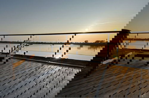 Photo 37 - Attractive Houseboat on the Lake