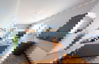 Foto 1 - Rooftop Apartment With Terrace