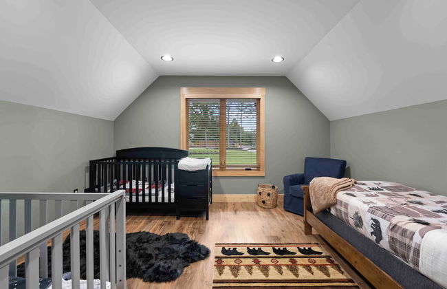 Black Bear Lodge by Avantstay Lakefront, Dock, Pool, Theater Sleeps 20+ - Photo 30