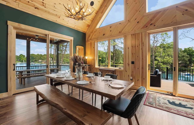 Black Bear Lodge by Avantstay Lakefront, Dock, Pool, Theater Sleeps 20+ - Photo 24