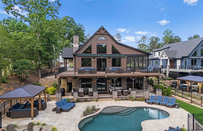 Black Bear Lodge by Avantstay Lakefront, Dock, Pool, Theater Sleeps 20+ - Photo 1