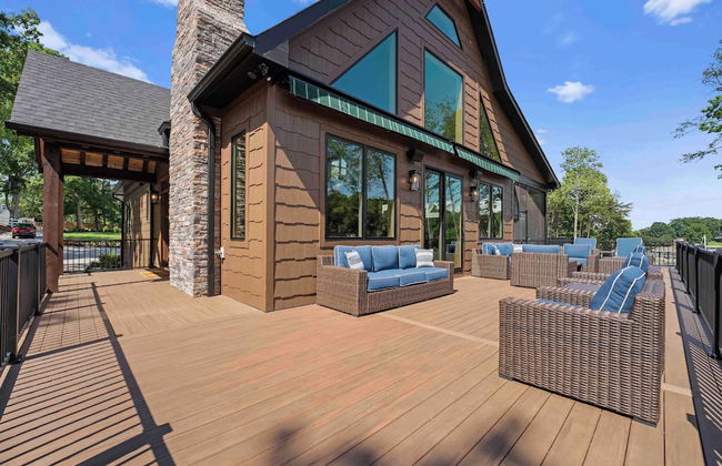 Black Bear Lodge by Avantstay Lakefront, Dock, Pool, Theater Sleeps 20+ - Photo 56