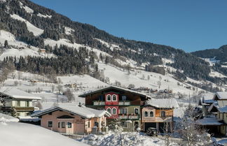 Foto 1 - Idyllic Holiday Home in Goldegg Weng Near ski bus