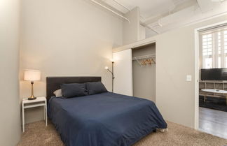 Photo 2 - Bright and Airy Downtown Loft Great Wifi