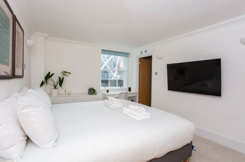 Photo 4 - Modern 2 Bedroom Apartment in the Heart of London