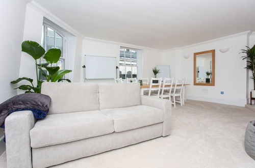 Foto 15 - Modern 2 Bedroom Apartment in the Heart of London