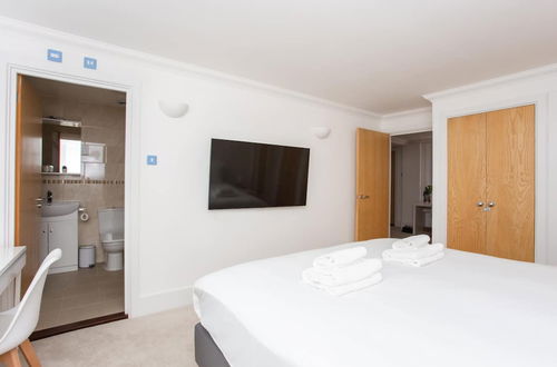 Photo 6 - Modern 2 Bedroom Apartment in the Heart of London