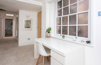 Photo 3 - Modern 2 Bedroom Apartment in the Heart of London