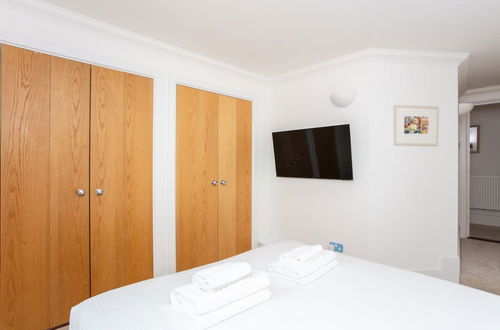 Photo 8 - Modern 2 Bedroom Apartment in the Heart of London