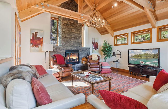 Luxury Mountain Chalet Deck w/ BBQ & Lake Views - Foto 12