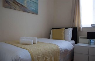 Photo 3 - Stayzo Penthouse Accommodation 1- Premier Lodge