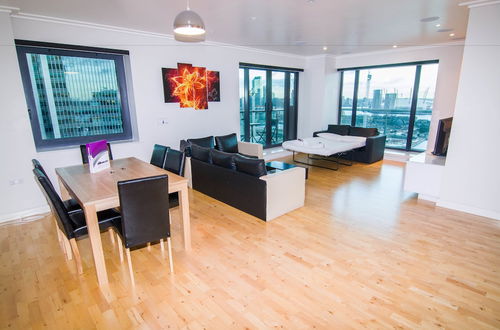 Photo 8 - Canary Wharf - Corporate Riverside Apartments