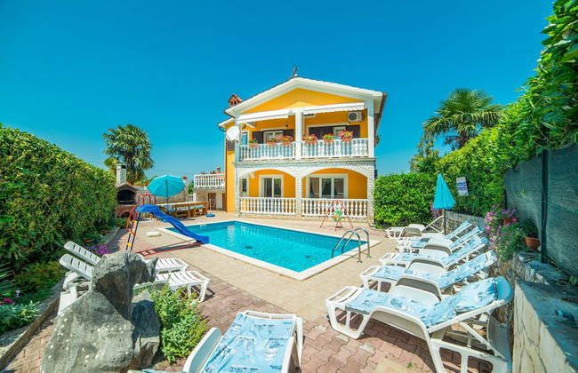 Vacation Pool Apartments - Photo 1