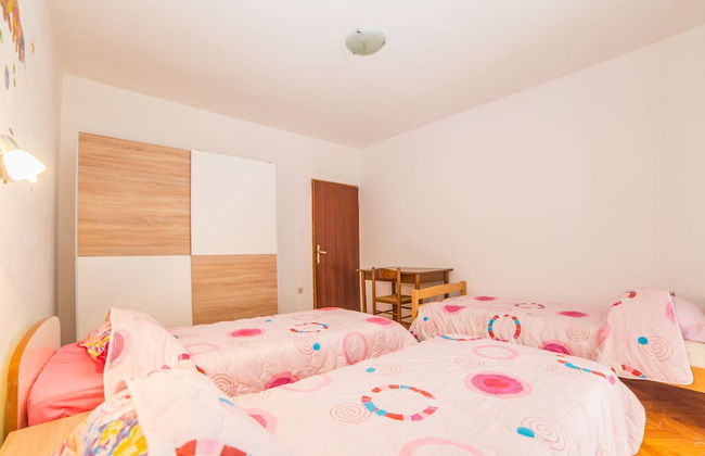 Vacation Pool Apartments - Photo 16