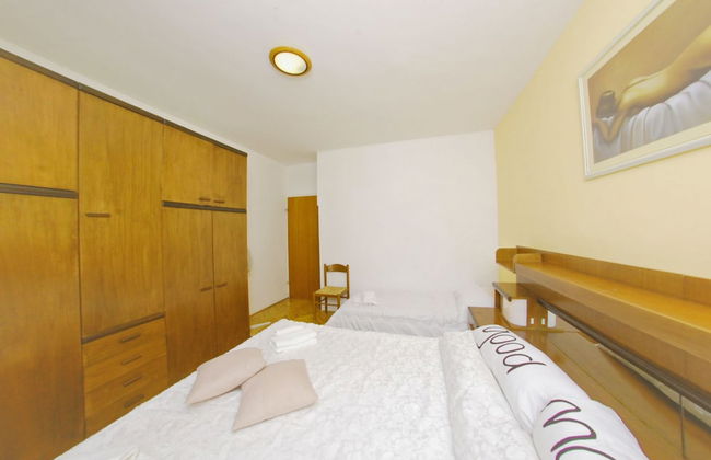 Vacation Pool Apartments - Photo 15