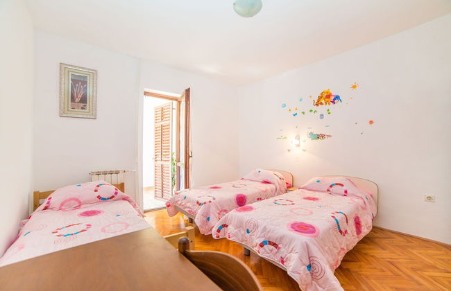 Vacation Pool Apartments - Photo 14