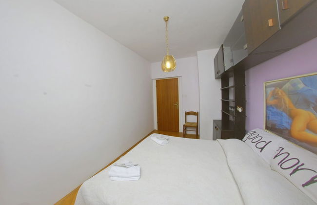 Vacation Pool Apartments - Photo 8