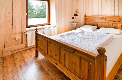 Foto 6 - Cozy Holiday Home in Sourbrodt With Private Pool and Sauna