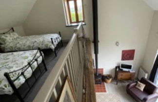 Photo 2 - Poachers Hut - Captivating 1-bed Cottage Shorwell