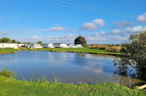 Foto 13 - Remarkable 5-bed Cabin in Clacton-on-sea