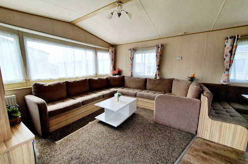 Photo 9 - Remarkable 5-bed Cabin in Clacton-on-sea