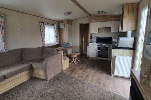 Photo 8 - Remarkable 5-bed Cabin in Clacton-on-sea