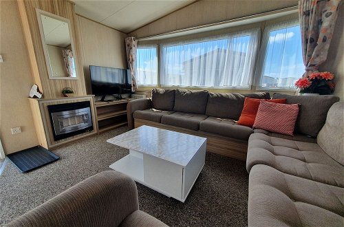 Photo 10 - Remarkable 5-bed Cabin in Clacton-on-sea