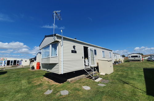 Photo 1 - Remarkable 5-bed Cabin in Clacton-on-sea