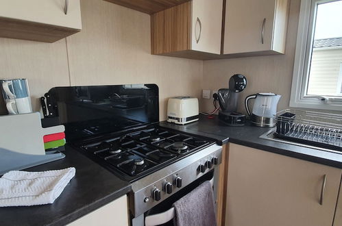 Photo 5 - Remarkable 5-bed Cabin in Clacton-on-sea