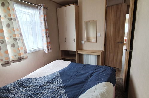 Photo 4 - Remarkable 5-bed Cabin in Clacton-on-sea