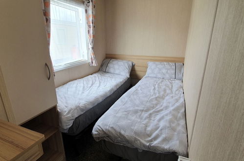 Photo 3 - Remarkable 5-bed Cabin in Clacton-on-sea