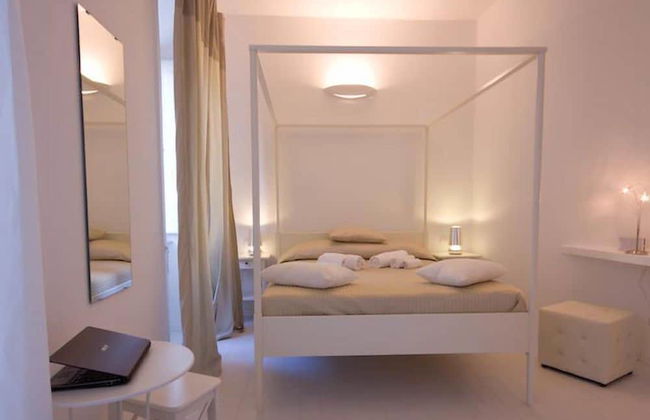 Hip Suites - Photo 1
