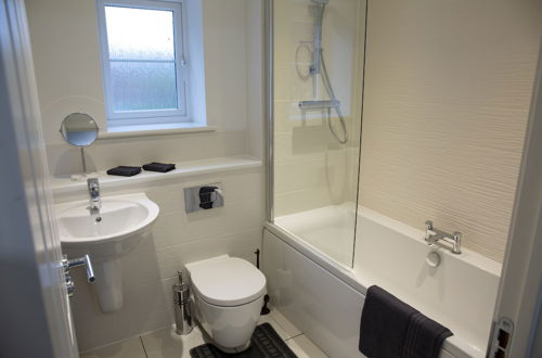 Photo 8 - Modern House in Stratford Upon Avon With Private Parking Free Wifi Netflix