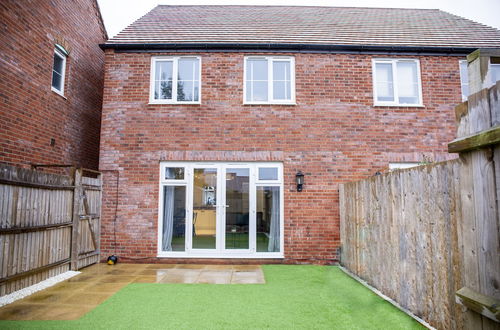 Photo 22 - Modern House in Stratford Upon Avon With Private Parking Free Wifi Netflix