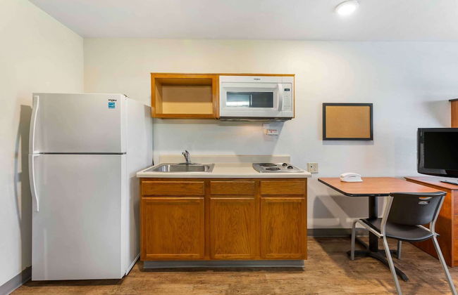 Extended Stay America Select Suites - Akron - South - Photo 17