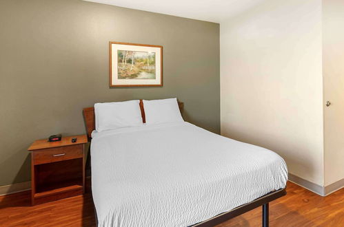 Photo 12 - Extended Stay America Select Suites - Akron - South