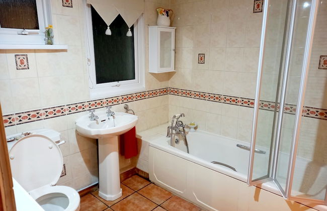 Luxurious Entire Studio in Axminster Suitable for - Photo 7