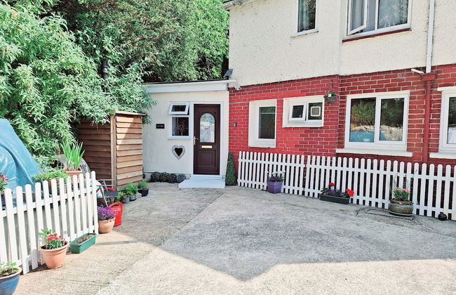 Luxurious Entire Studio in Axminster Suitable for - Photo 20