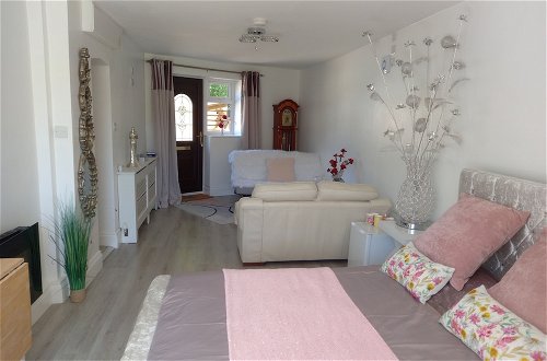 Photo 3 - Luxurious Entire Studio in Axminster Suitable for