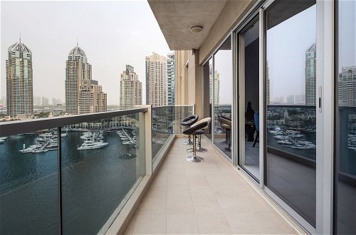 Foto 12 - Astounding Marina Views in This Elegant 3br