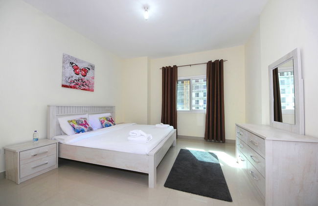 Signature Holiday Home - Red Residence - Photo 8