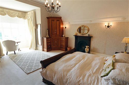 Photo 5 - The Priory - Country Manor House Log Burner Sea Views Pet Friendly