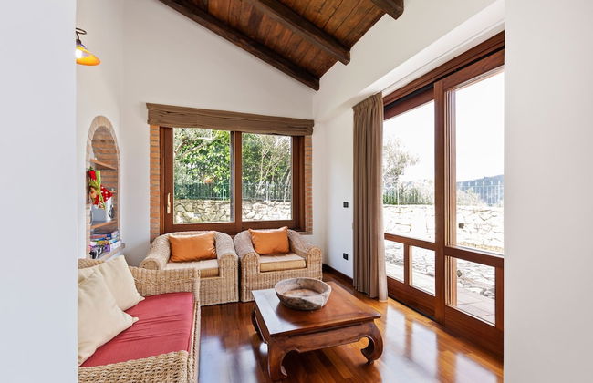 Valley View Villa in San Mango D'aquino with Hot Tub - Foto 14