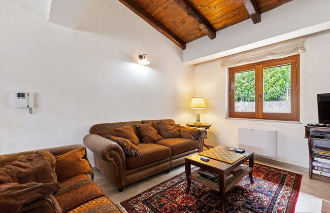 Valley View Villa in San Mango D'aquino with Hot Tub - Foto 15