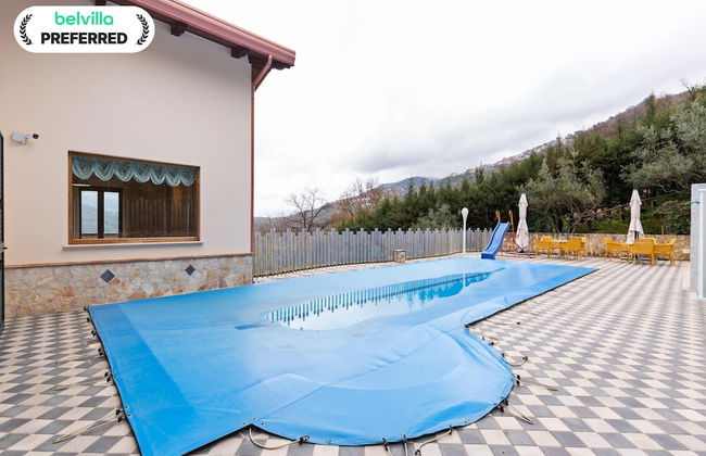 Valley View Villa in San Mango D'aquino with Hot Tub - Foto 1