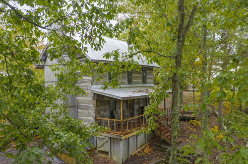 Foto 28 - Historic Family Cabin to Watch the Sunset with 270 degree views of Kentucky Lake