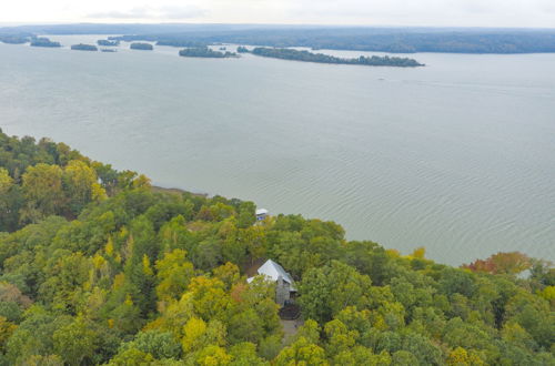 Foto 32 - Historic Family Cabin to Watch the Sunset with 270 degree views of Kentucky Lake