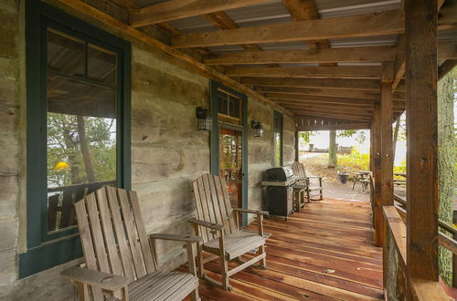 Foto 25 - Historic Family Cabin to Watch the Sunset with 270 degree views of Kentucky Lake