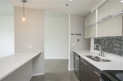 Foto 7 - Unfurnished Condo | Amazing Layout with Balcony and In-building Storage Unit