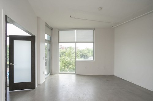Foto 15 - Unfurnished Condo | Amazing Layout with Balcony and In-building Storage Unit